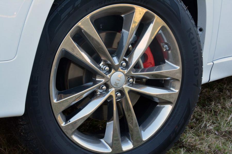  Kia Sorento 2014 года  (фото 2 из 88)